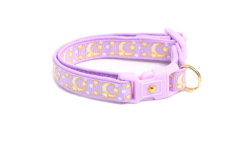 Pastell-Lila Katzenhalsband mit Goldenen Monden und Sternen – Verstellbares Schmuck-Halsband