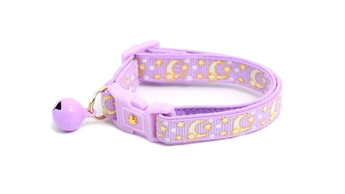 Pastell-Lila Katzenhalsband mit Goldenen Monden und Sternen – Verstellbares Schmuck-Halsband